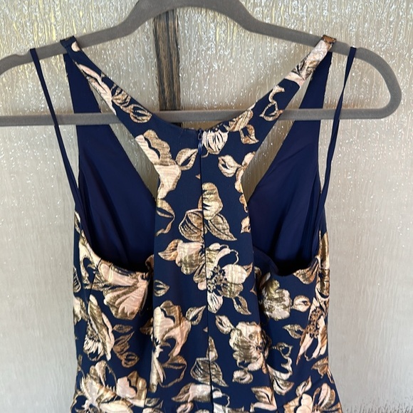 Badgley Mischka
Floral Jacquard Gown size 8 - Picture 16 of 16